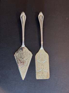 International Silver Company Silver Plated Ornate Cake and Lasagna Server Set